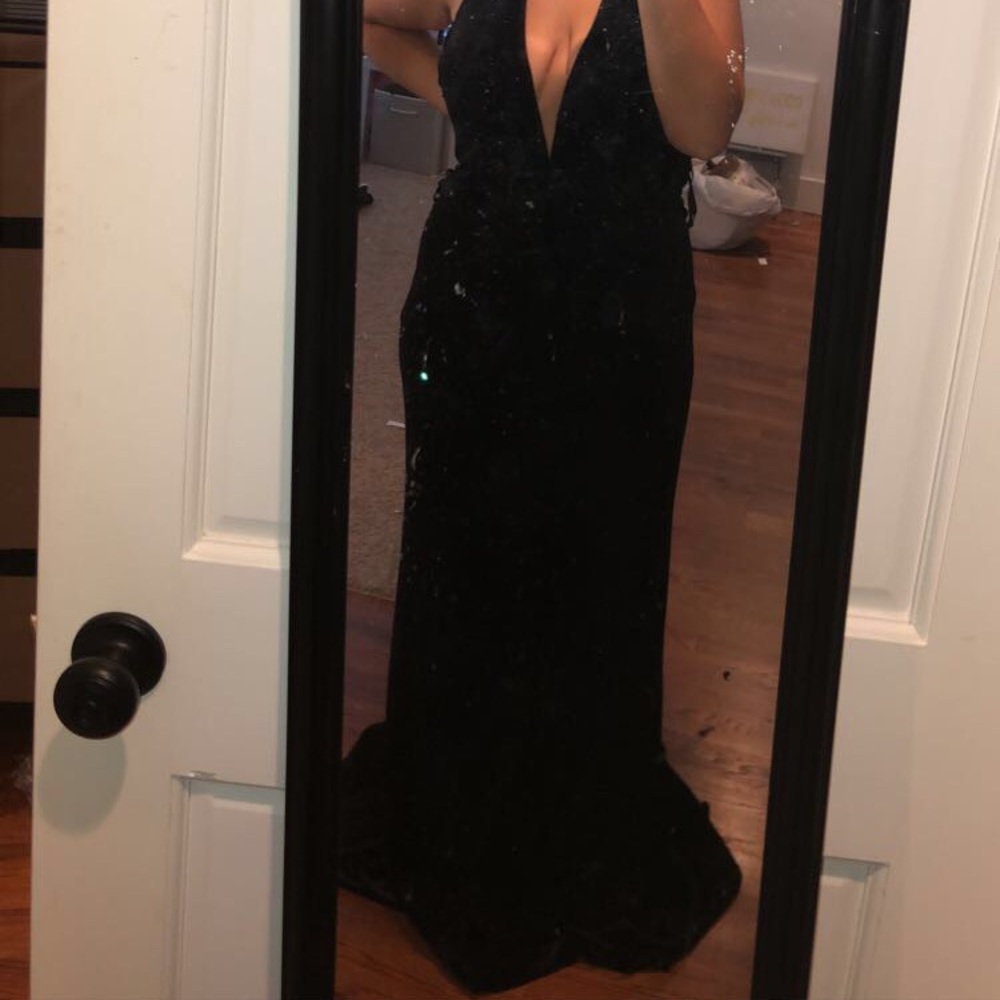 NEVER BEEN WORN PROM DRESS NEW W/O TAGS